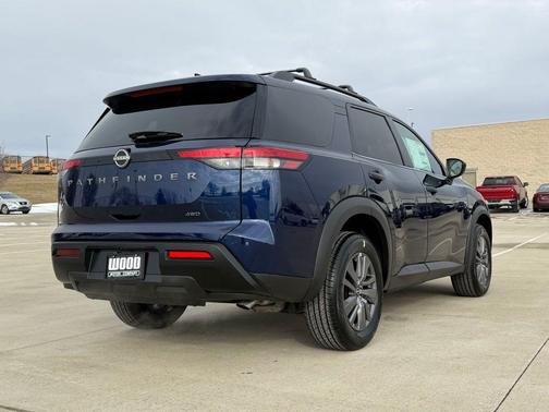 2026 Nissan Pathfinder SV