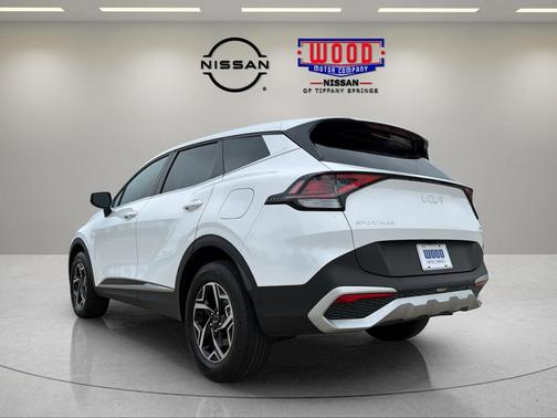 Glacial White Pearl 2025 Kia Sportage LX