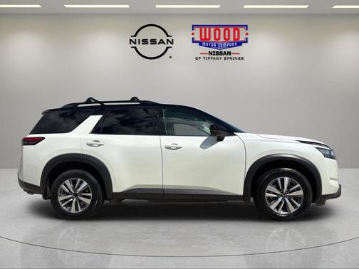 2022 Nissan Pathfinder SL