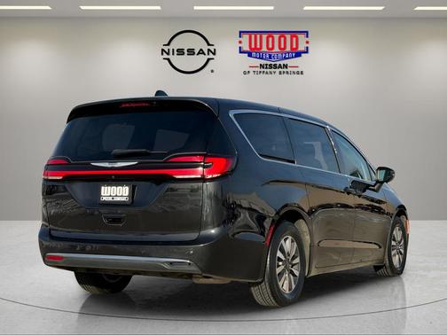 2023 Chrysler Pacifica Hybrid Touring L