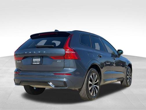 2024 Volvo XC60 B5 Plus Dark Theme
