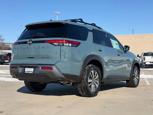 2026 Nissan Pathfinder SL