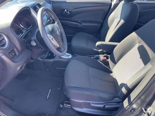2016 Nissan Versa 1.6 SV