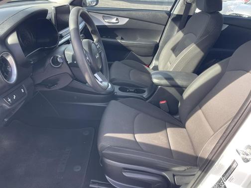 Snow White Pearl 2022 Kia Forte LXS