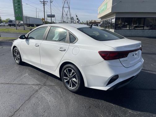 Snow White Pearl 2022 Kia Forte LXS