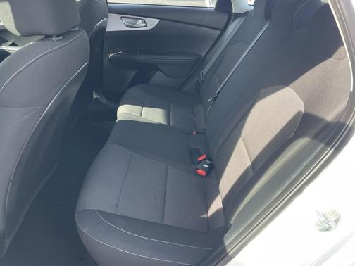 Snow White Pearl 2022 Kia Forte LXS