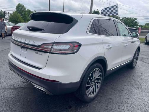 WHITE 2019 Lincoln Nautilus Reserve