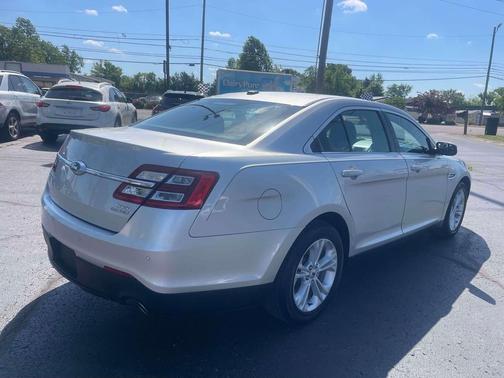 Ingot Silver Metallic 2017 Ford Taurus SEL
