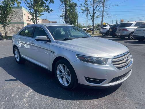 Ingot Silver Metallic 2017 Ford Taurus SEL