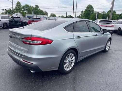 Iconic Silver Metallic 2020 Ford Fusion SE