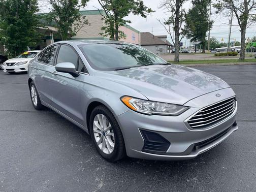 Iconic Silver Metallic 2020 Ford Fusion SE