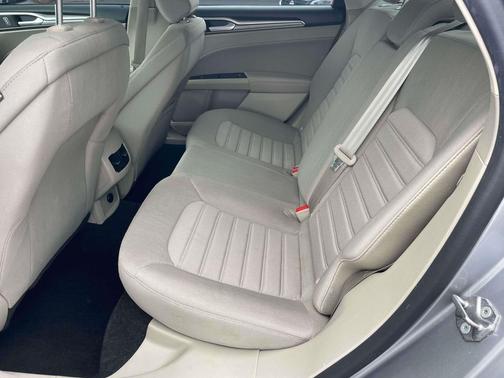 Iconic Silver Metallic 2020 Ford Fusion SE