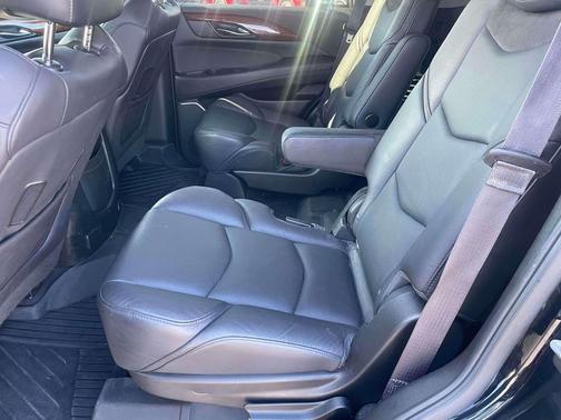 2016 Cadillac Escalade Luxury