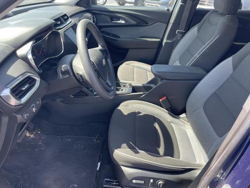 Blue Glow Metallic 2023 Chevrolet Trailblazer LT