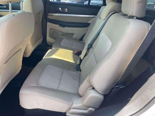 2017 Ford Explorer Base