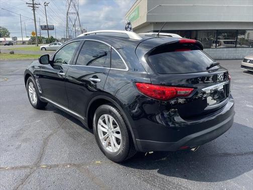 2016 INFINITI QX70 Base