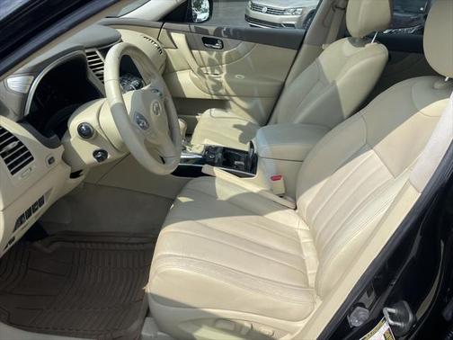 2016 INFINITI QX70 Base