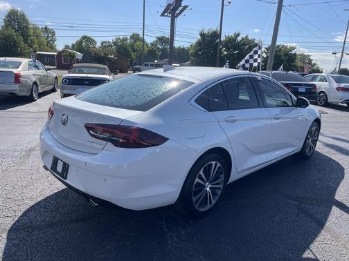 2018 Buick Regal Sportback Essence