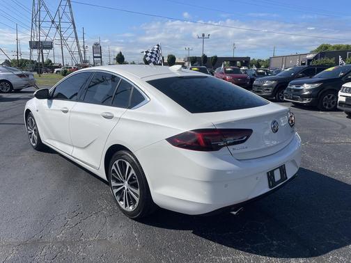 2018 Buick Regal Sportback Essence