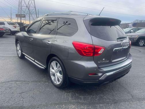 2018 Nissan Pathfinder SL