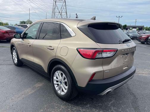 Desert Gold Metallic 2021 Ford Escape SE
