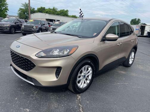 Desert Gold Metallic 2021 Ford Escape SE