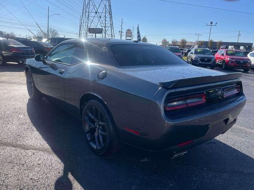 2022 Dodge Challenger SXT