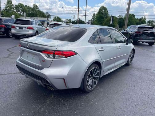 Classic Silver Metallic 2021 Toyota Corolla SE