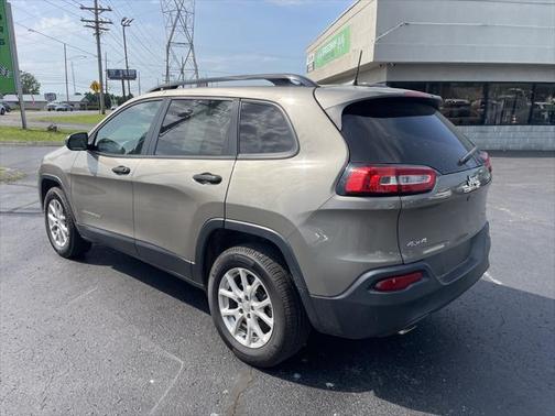 2016 Jeep Cherokee Sport