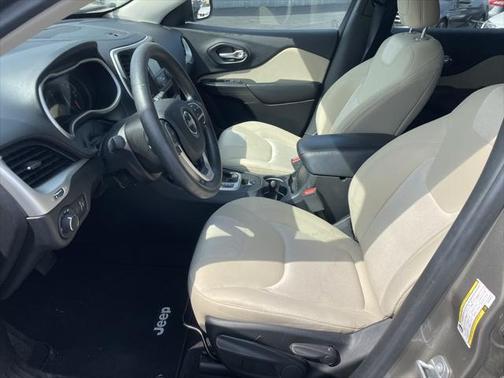 2016 Jeep Cherokee Sport