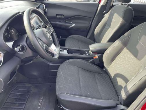 2022 Nissan Kicks SV