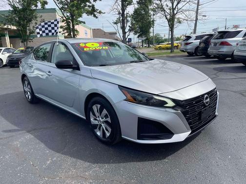 Brilliant Silver Metallic 2024 Nissan Altima S FWD