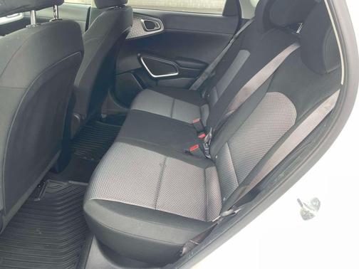 Snow White Pearl 2023 Kia Soul LX
