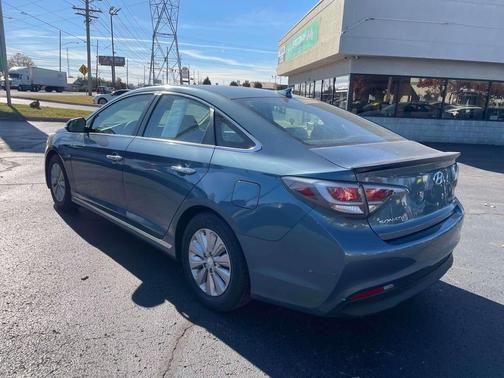 2016 Hyundai SONATA Hybrid SE
