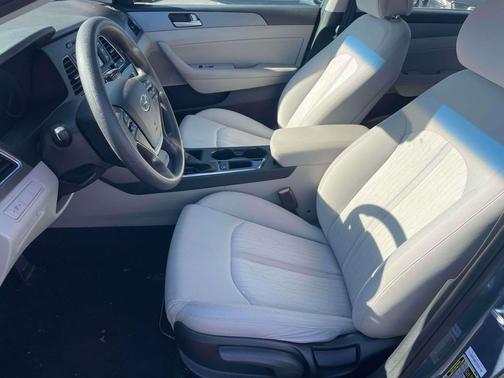 2016 Hyundai SONATA Hybrid SE