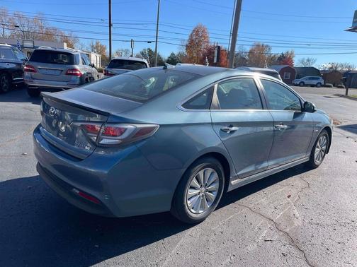2016 Hyundai SONATA Hybrid SE