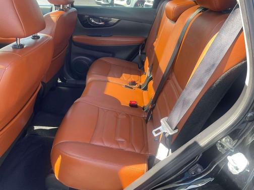 Magnetic Black Pearl 2019 Nissan Rogue SL