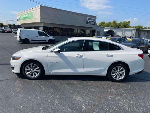 Summit White 2025 Chevrolet Malibu FWD 1LT