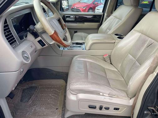2010 Lincoln Navigator Base