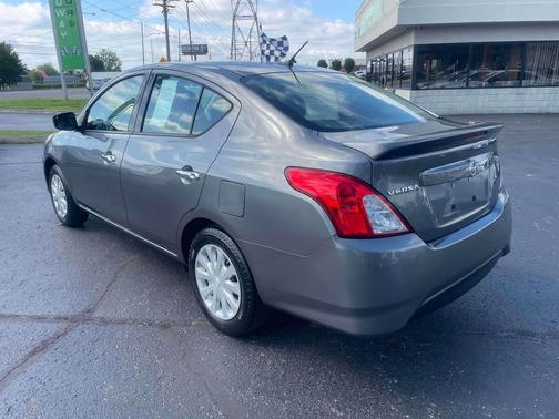 Gun Metallic 2017 Nissan Versa 1.6 SV