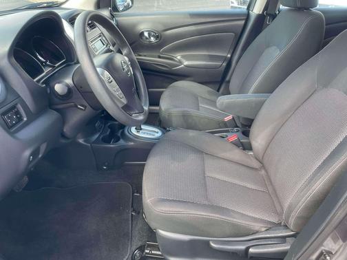 Gun Metallic 2017 Nissan Versa 1.6 SV
