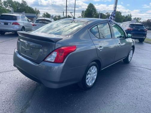 Gun Metallic 2017 Nissan Versa 1.6 SV