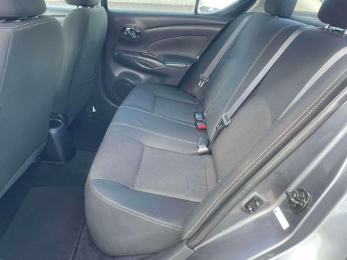 Gun Metallic 2017 Nissan Versa 1.6 SV