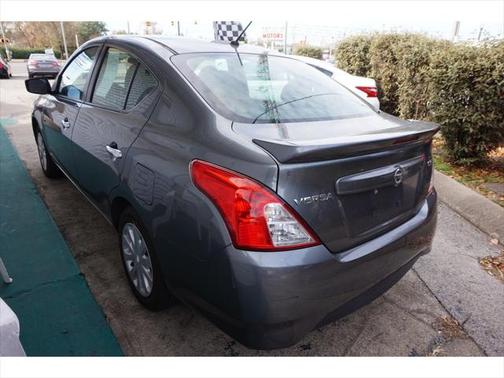 Gun Metallic 2017 Nissan Versa 1.6 SV