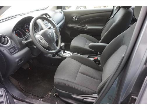 Gun Metallic 2017 Nissan Versa 1.6 SV