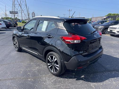 2020 Nissan Kicks SR