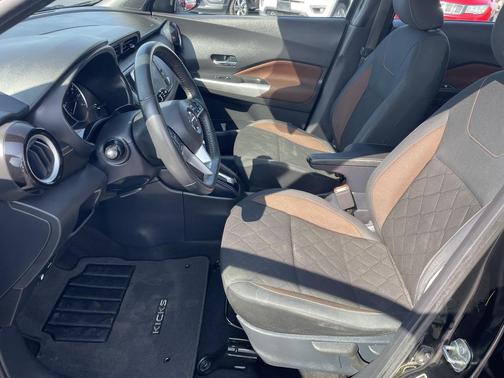 2020 Nissan Kicks SR