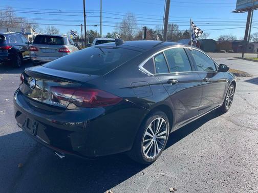 2018 Buick Regal Sportback Essence