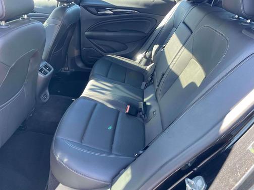 2018 Buick Regal Sportback Essence