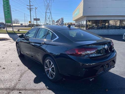 2018 Buick Regal Sportback Essence